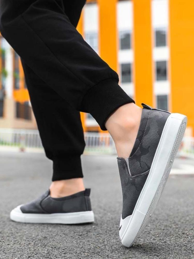 Fashion Canvas Sneakers Summer Korean Style Round Toe Slip-on Men's Casual Shoes Low Price Breathable Trends 2025 Non-leather Male Shoe