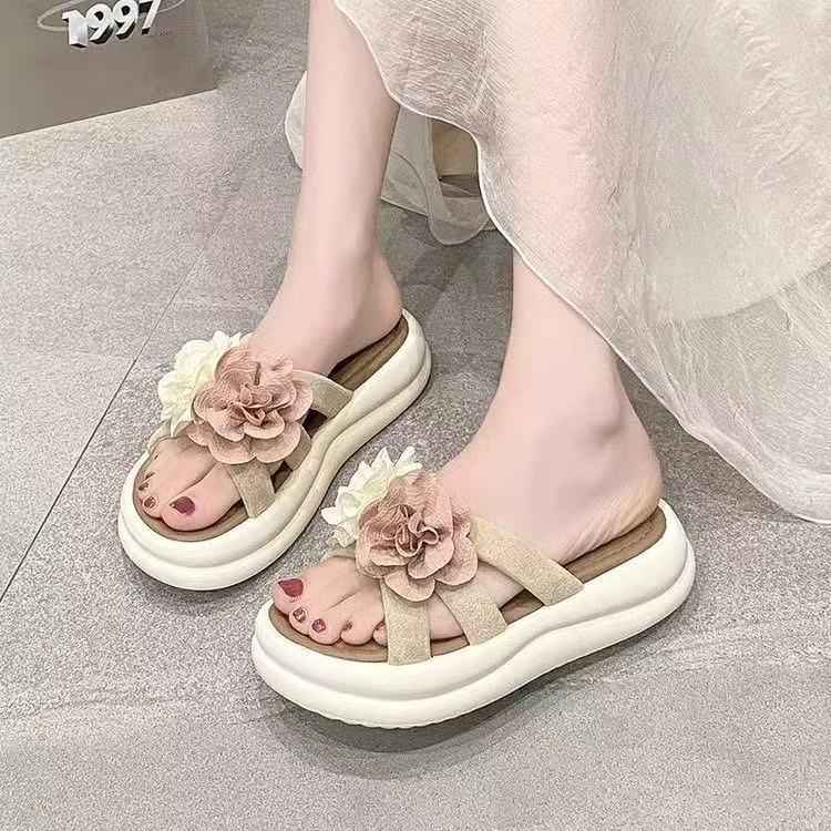 New one-word slippers women's summer wear Internet celebrity two-color flower thick bottom cool slippers fashion non-slip comfortable beach sandals
