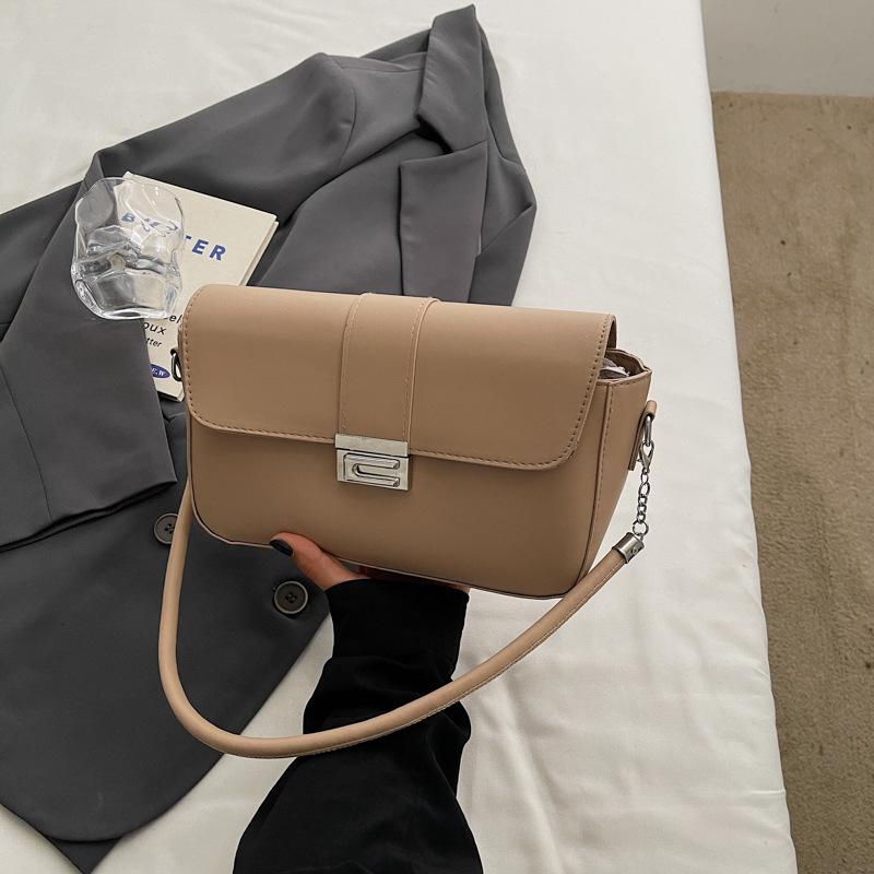 

Нежная классическая маленькая квадратная сумка женская осенняя новая высококлассная повседневная сумка подмышку нишевая сладко-крутая сумка-мессенджер сумка хаки