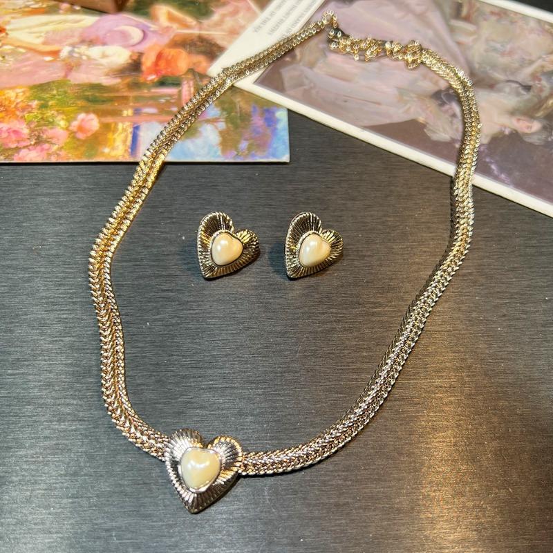 Sweet and Cool Wind Love, Trendy Design Sense Versatile Cold Wind Necklace Earrings