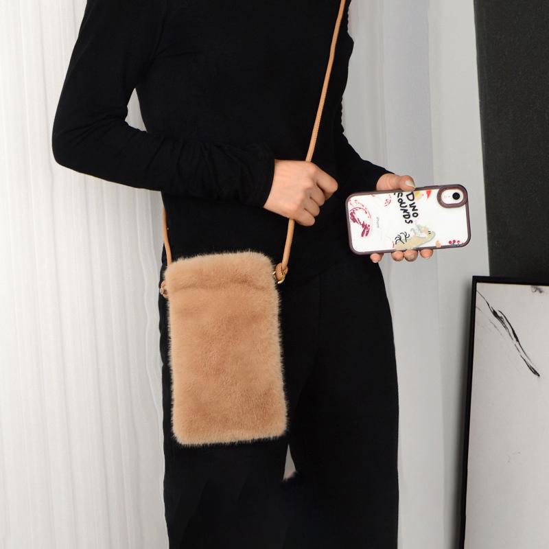 Women Plush Mobile Phone Bag  Mini Crossbody Bag Travel Walking Shopping Bag Winter Diagonal Coin Lipstick Earphone Bag