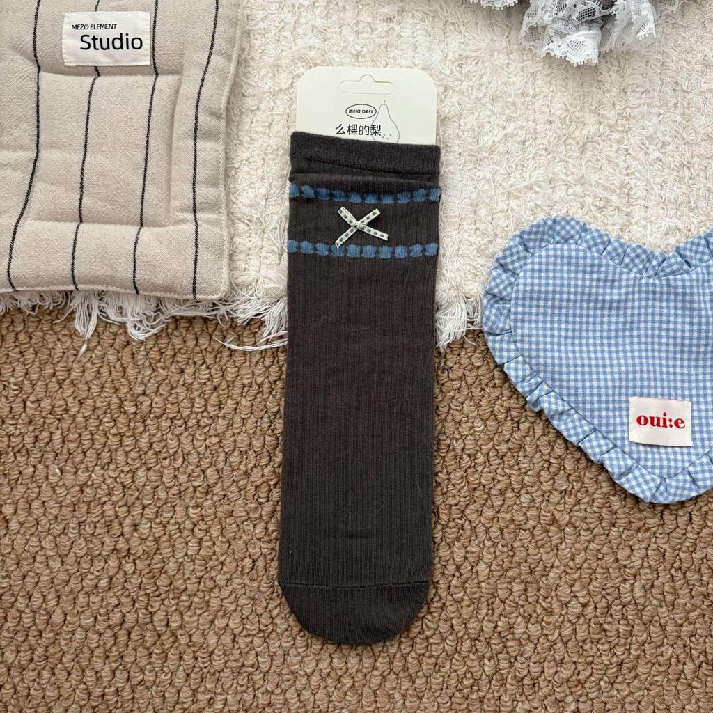 Ladies Spring and Autumn Vintage Bow Striped Mid Barrel Pile Cotton Socks