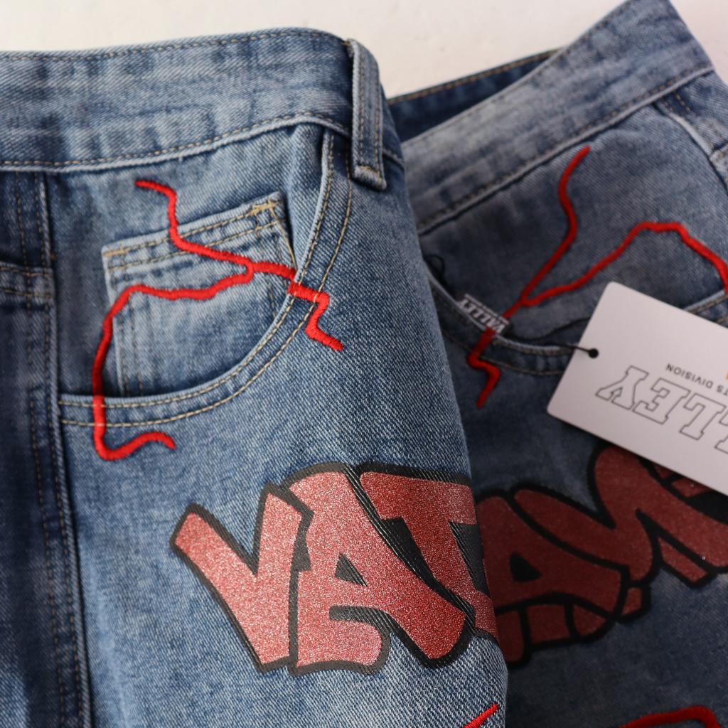 Men's Lightning Embroidery Denim Shorts, Dark Hip Hop Street Loose Knee Length Shorts With Graffiti Letter