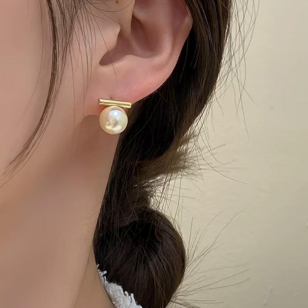 Elegant Light Luxury Pearl Earrings - French Chic Design