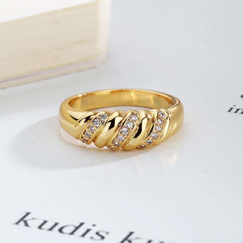 Gold Color Chunky Statement Nail Rings For Women Shiny Zircon Flower Ring Simple Designer Wedding Engagement Jewelry Ring KAR209