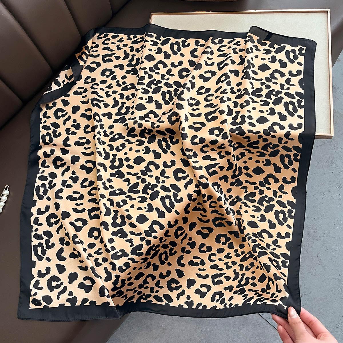 

Classical Leopard Print Neckerchief 70*70 Cm Silk Square Scarf Women Soft Satin Headscarf Hijab Female Headband Foulard Decorate 70x70cm