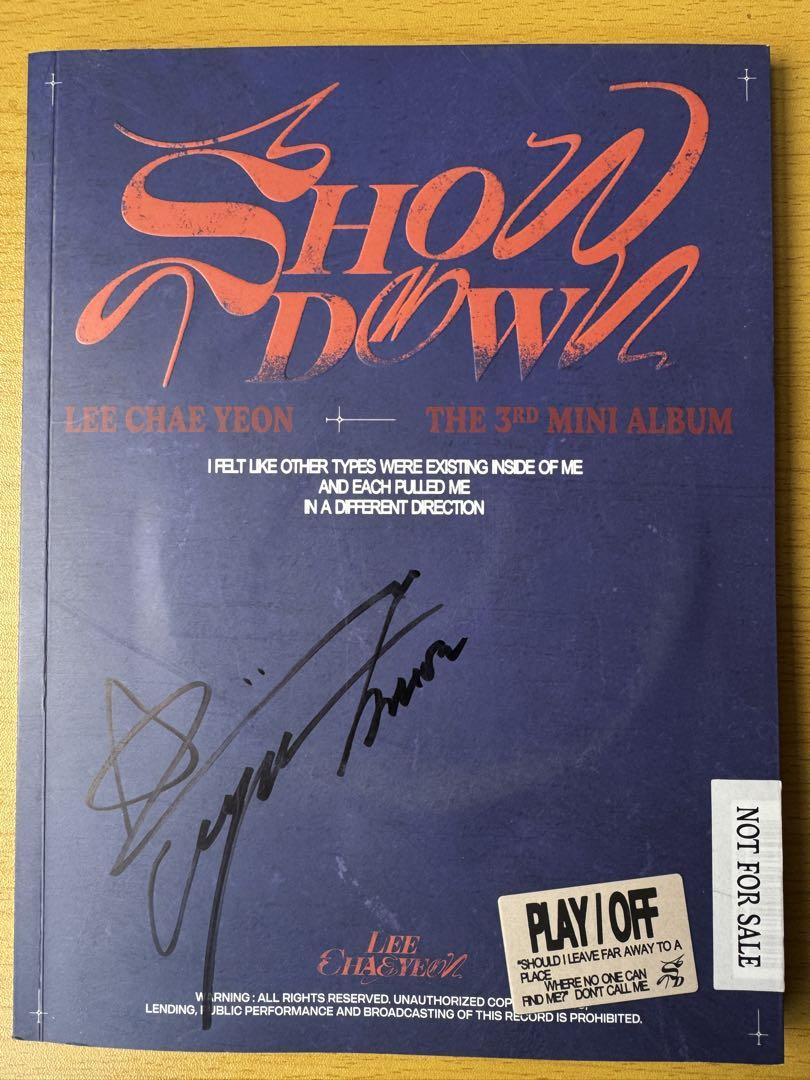 

[USED] LEE CHAEYEON autographed album autographed