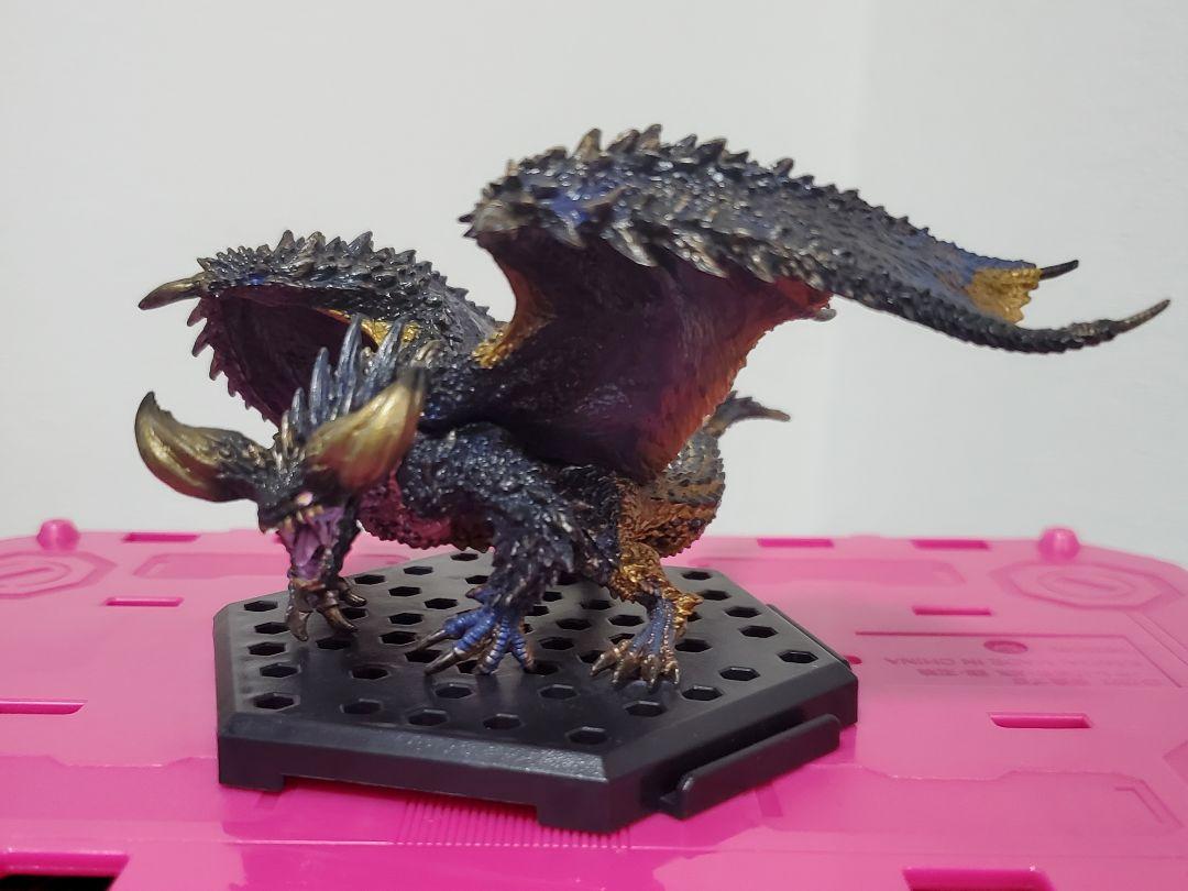 

[Б/У] Фигурка Охотника на Монстров: Арх-закалённый Нергиганте