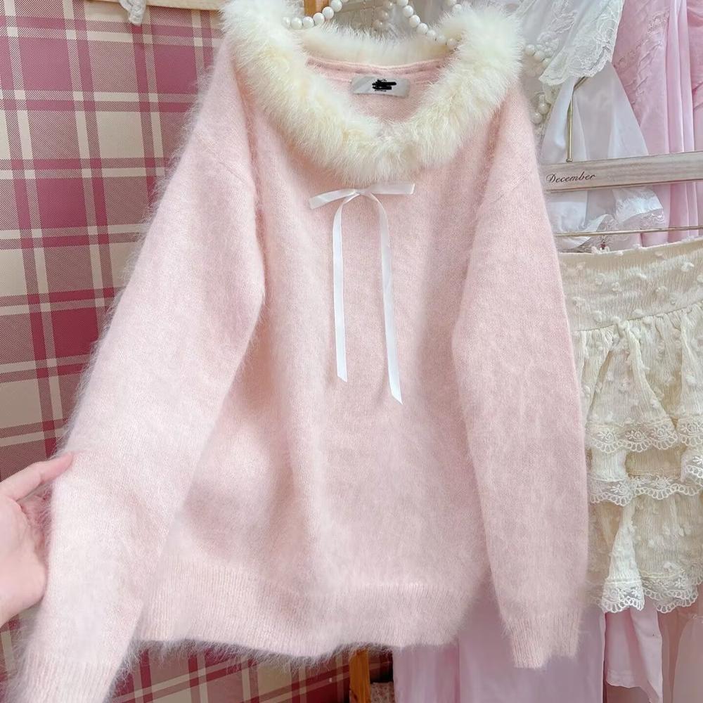 Damski różowy sweter moherowy z dekoltem w serek i miękkim futrzanym kołnierzem - Kolekcja Jesień/Zima