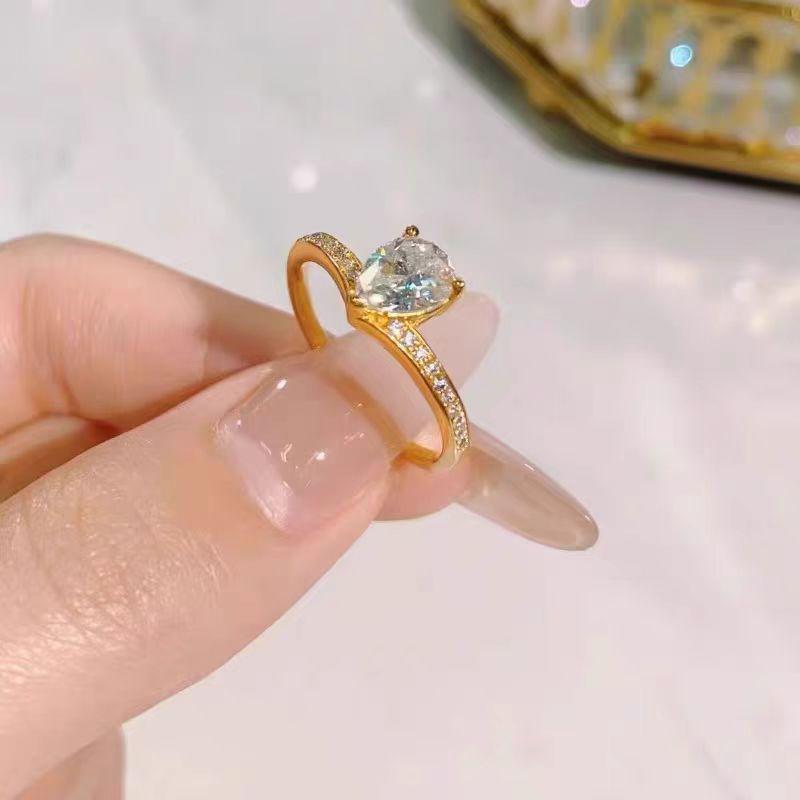 Moissanite Pear-Shaped Diamond Ring - Women's Elegant Fashion Gift