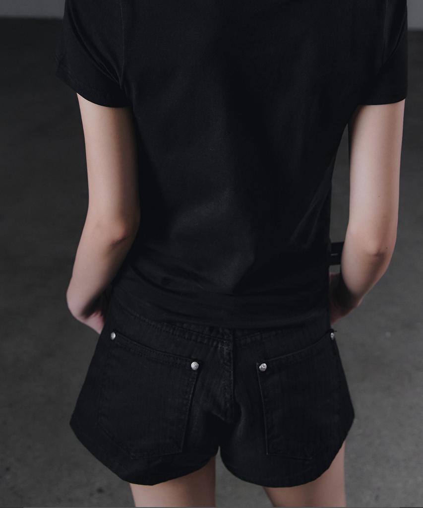 Geulouhaideu Bridin Rivet Low Shorts_Black