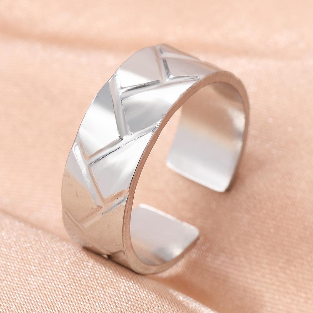 Adjustable Retro Stainless Steel Open Ring for Men and Women, Popular European and American Couple Style.