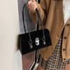 Underarm bag niche high-end shoulder bag retro style baguette bag temperament new commuter bag
