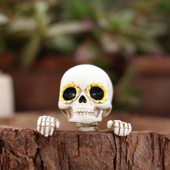 Unique Gardening Gifts Skeleton Flower Pot Hugger, Resin Skull Planter Statue with Eyes, Mini Garden Ornaments Flowerpot Ornament for Halloween