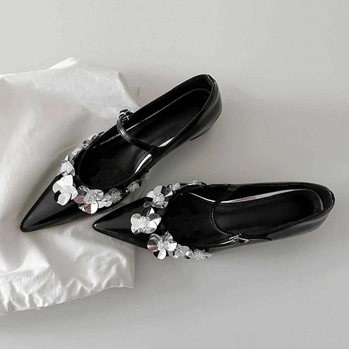 

Sheepskin version~ French pointed sequins, flowers, shallow mouth temperament, Mary Jane women s shoes, one-word buckle belt inner height-increasing s 40