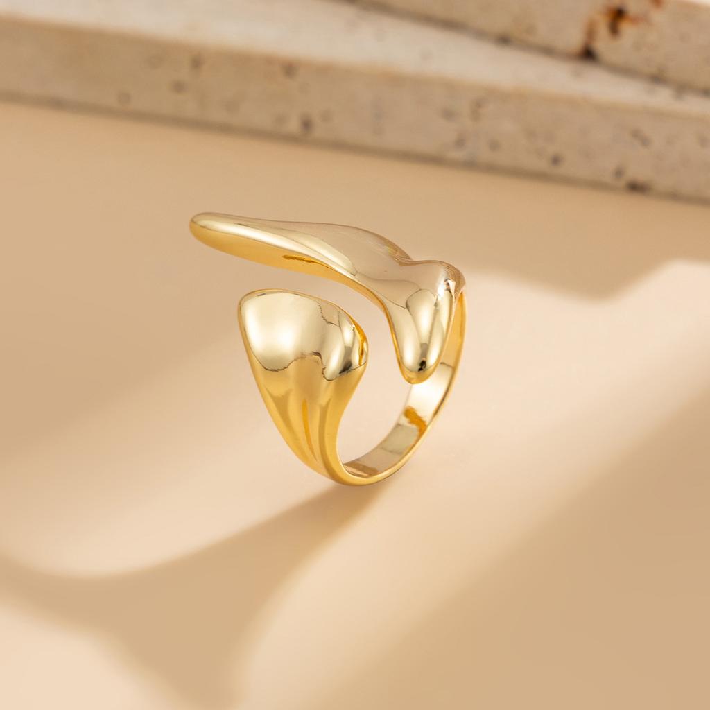 Y2K Pointed Heart Open Ring for Women Simple Metal Glossy Irregular Finger Ring Exquisite Vintage Casual Versatile Jewelry Gift