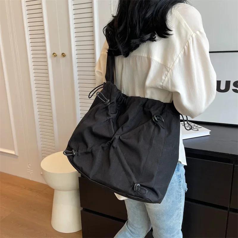 Große Kapazität einfarbige Nylon-Reißverschlusstasche weiche Pendeltasche beliebte Tasche vielseitige modische Umhängetasche