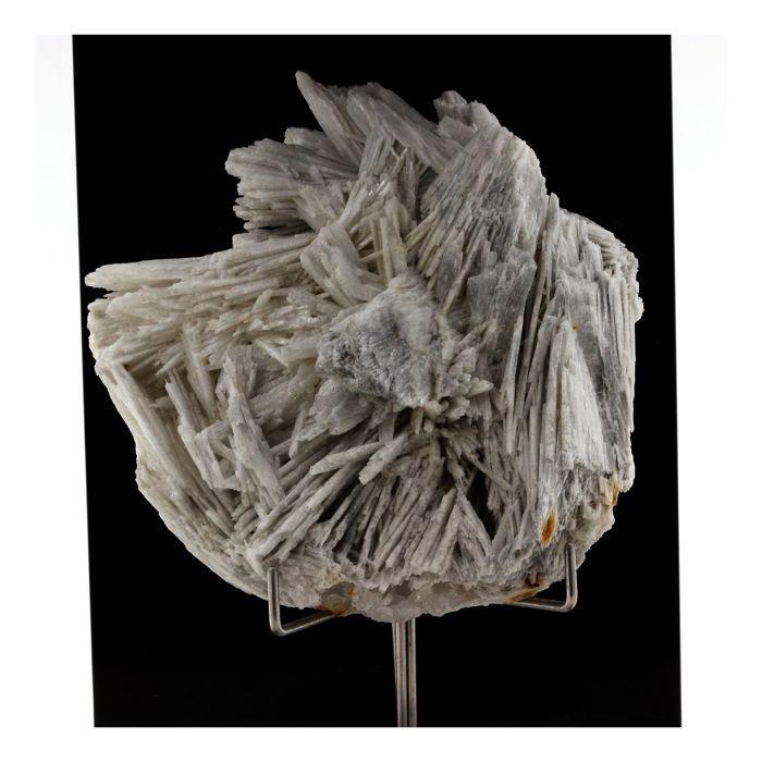 Pierres et Minéraux. Wollastonite. 881.40 ct. Ibity, Antsirabe, Vakinankaratra, Madagascar.