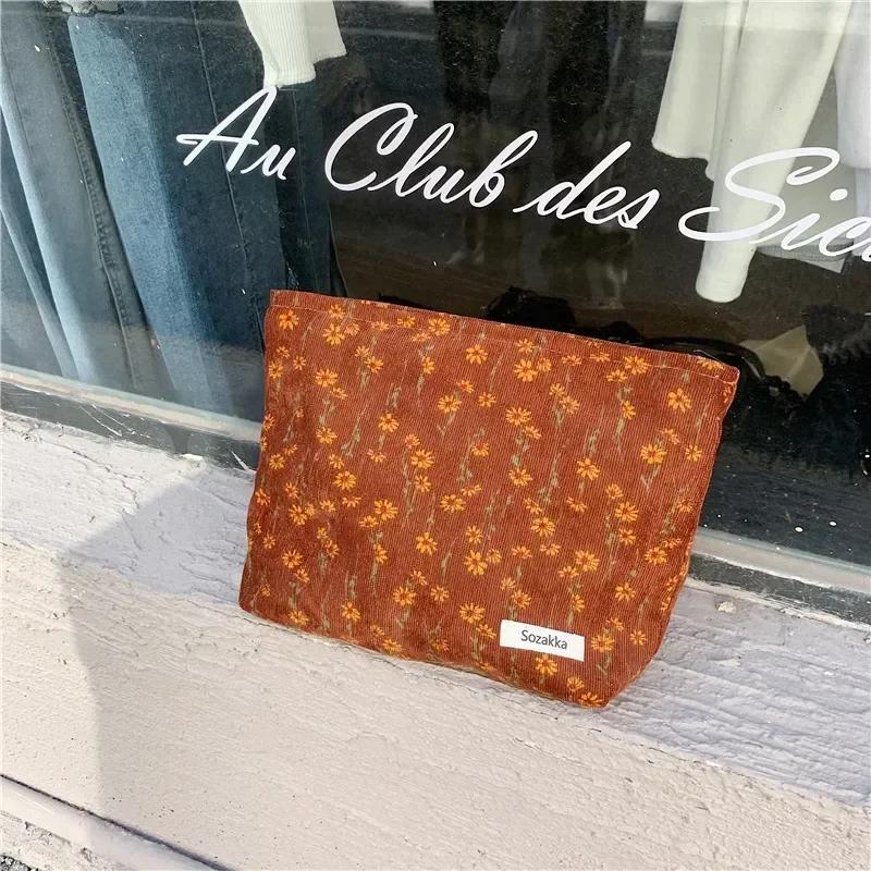Cosmetische Tas Pouch voor Vrouwen Borduurwerk Margriet Bloemen Koreaans Reis toilettas Tas Schoonheid Make-up Pouch Organizer Etui