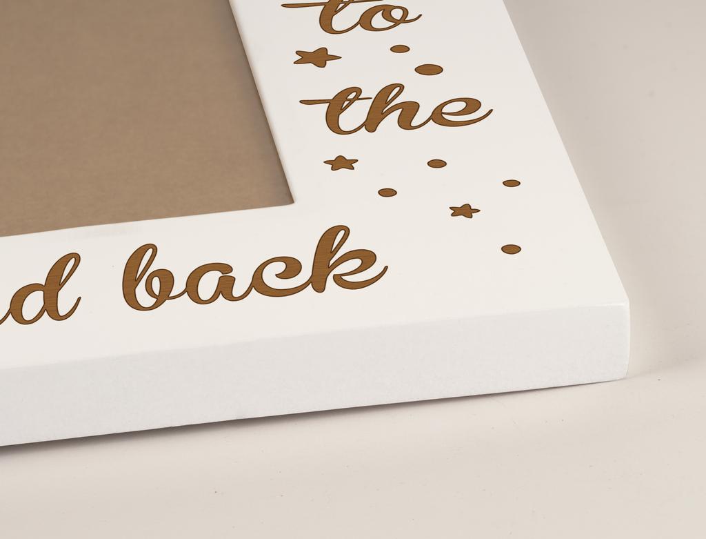 Darling Souvenir MADE WITH LOVE Gravierter Tisch-Fotorahmen Holz Liebe Dich bis zum Mond und zurück Zitate Weißer Bilderrahmen