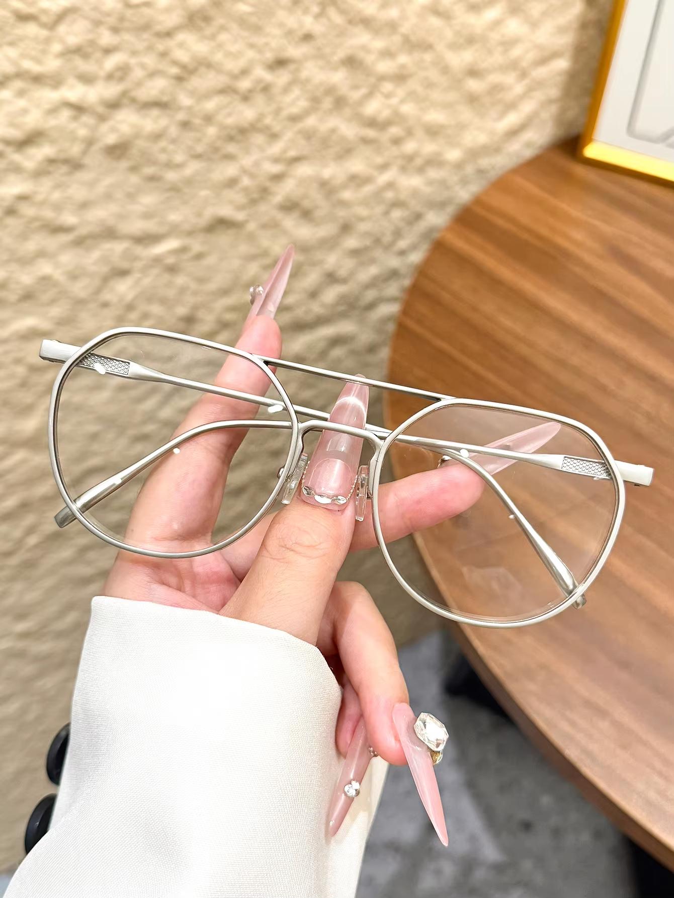 

1Pc Photochromic Myopia Glasses Ultra-Light Metal Frame Glasses Anti-Blue Light Myopia Glasses Transparent Glasses Large Frame