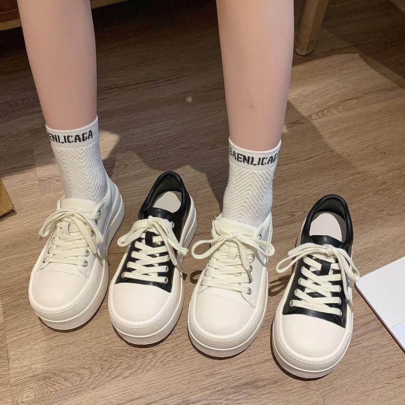 Hochwertige Plateau-Sneaker Weiß Koreanische Version 2025 Neue Mode Pendeln Retro Vielseitig Leicht Lässige Sportschuhe