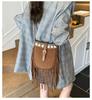 Casual retro matte bag women's 2025 autumn and winter new versatile messenger bag super fire niche fringed bucket bag