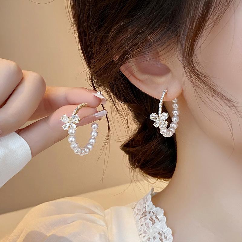 Elegant Zircon Butterfly Pearl C-Shaped Earrings for Women - Exquisite, Retro, Versatile Studs