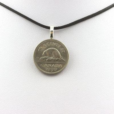 Steine ​​und Mineralien. Kanada 5 Cents Münzanhänger - Elisabeth II. Schwarzes Kabel.