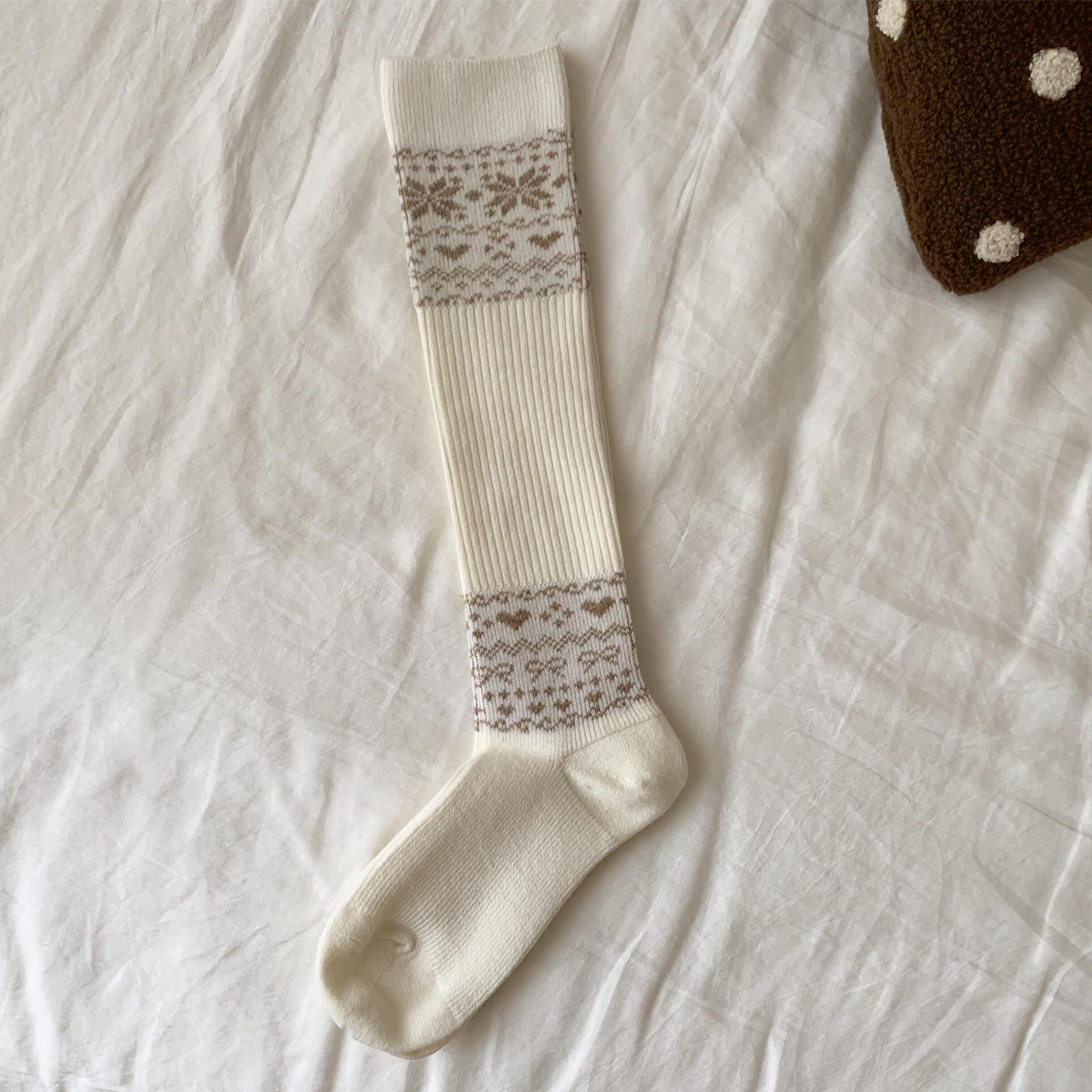 

Жіночі ретро вовняні шкарпетки до середини гомілки в стилі Fair Isle - Зимові теплі в язані шкарпетки в японському стилі з різдвяним дизайном оленів One Size вершковий