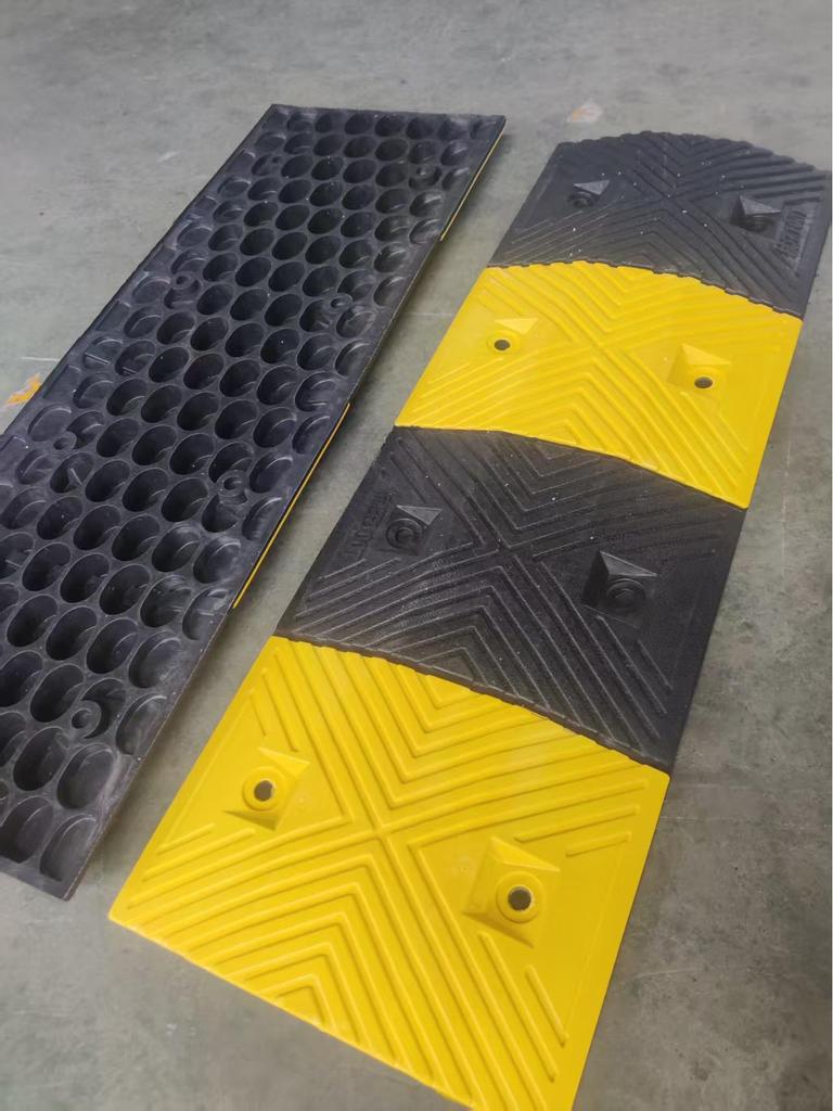 Rubber Speed Bump Curb Ramp Mat for Road, Parking, and Doorway Use