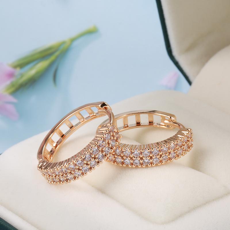 Orecchini a cerchio geometrici con doppio zircone color oro cavo per le donne Gioielli alla moda Accessori per abbinamenti quotidiani