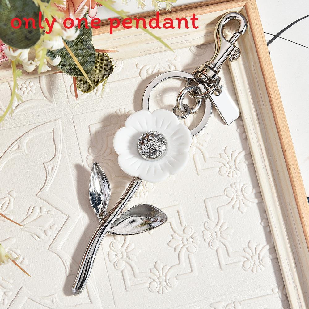 Style Daisy Bag Charm With Rhinestones For Fashionable Handbags And Gifts