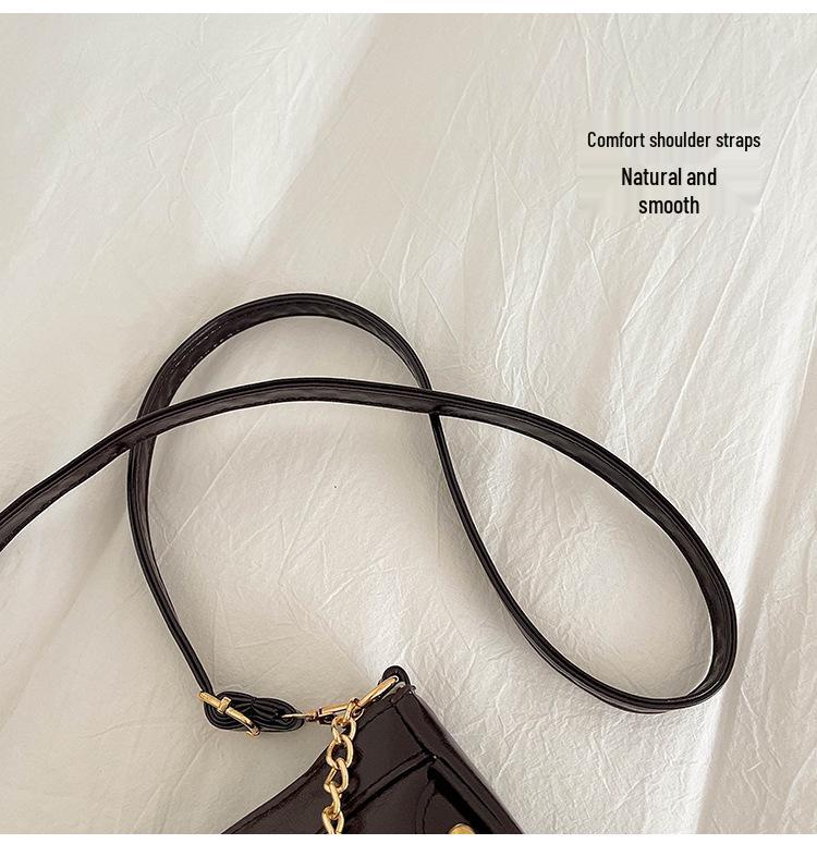 Retro Lightweight Riveted Chain 2026 Fashion Crossbody Baguette Bag