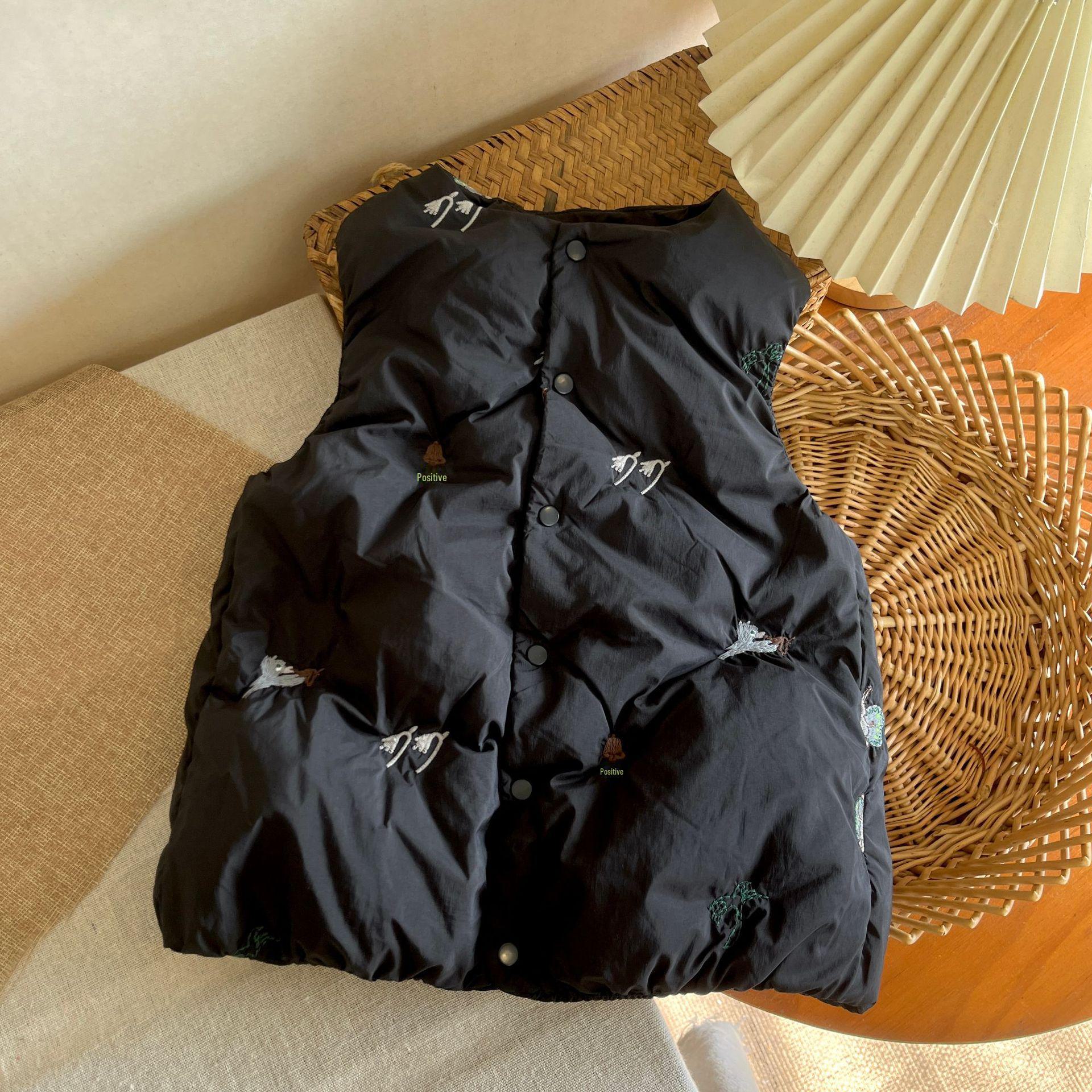 

В наличии: 2024 Новый стильный и универсальный зимний жилет для девочек на утином пуху, 90% белого пуха, согреет малышей. 80 cm