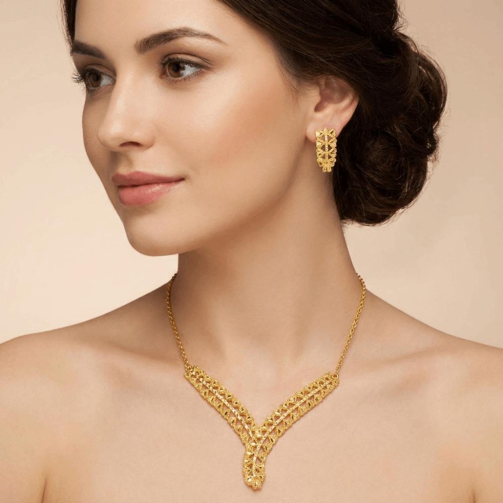 Dainty Flower Stud Earrings Elegant Necklace and Earrings Gold Plated Zinc Zinc Alloy Jewelry Set Bridal