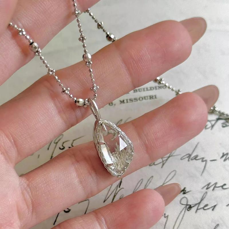 Vintage und Frisch erfrischender unregelmäßiger Eiskristall Anhänger Halskette exquisite und luxuriöse Halskette Party Geschenk