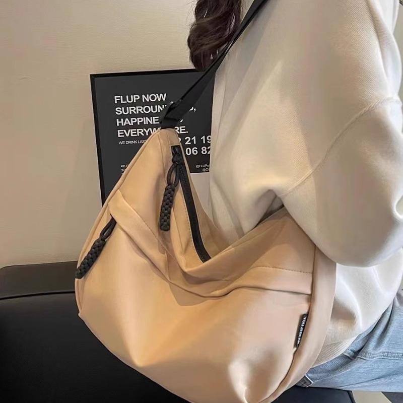

Large capacity bag for women, new casual and versatile sports commuter bag, Japanese Oxford cloth canvas messenger bag for women