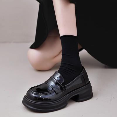 Sapatos baixos de plataforma estilo britânico de couro pequeno para mulheres 2025 nova primavera e verão versátil preto jk sapatos únicos mocassins muffin maré ins