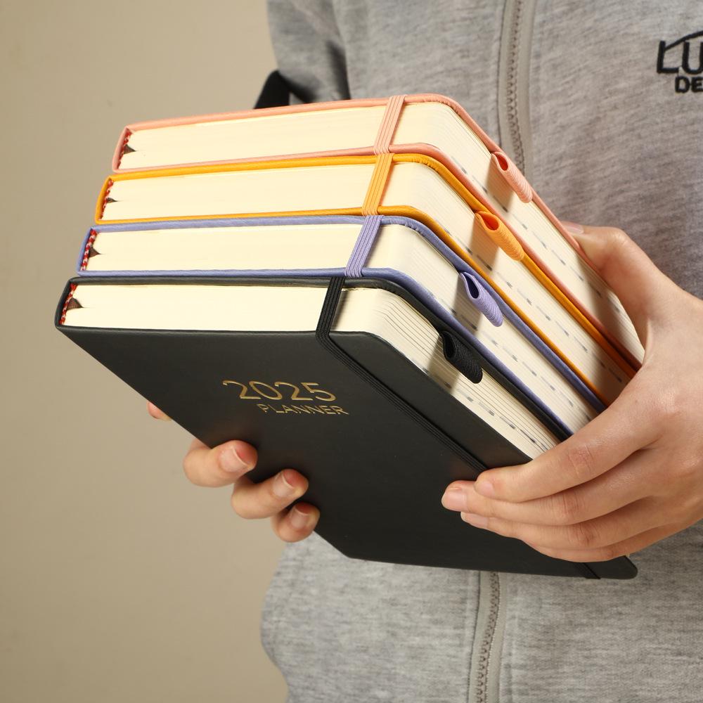 Auf Lager: A5 Englischer Planer 2025-2026 mit Gummiband