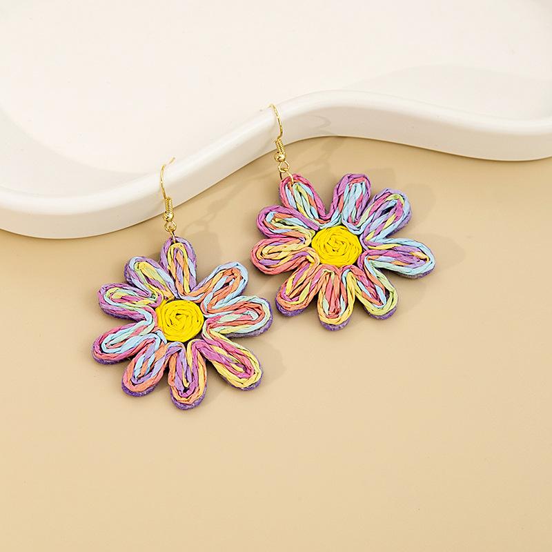 Summer Hand-Woven Small Daisy Earrings, Bohemian Beach Resort Wind Raffia Contrasting Flower Earrings