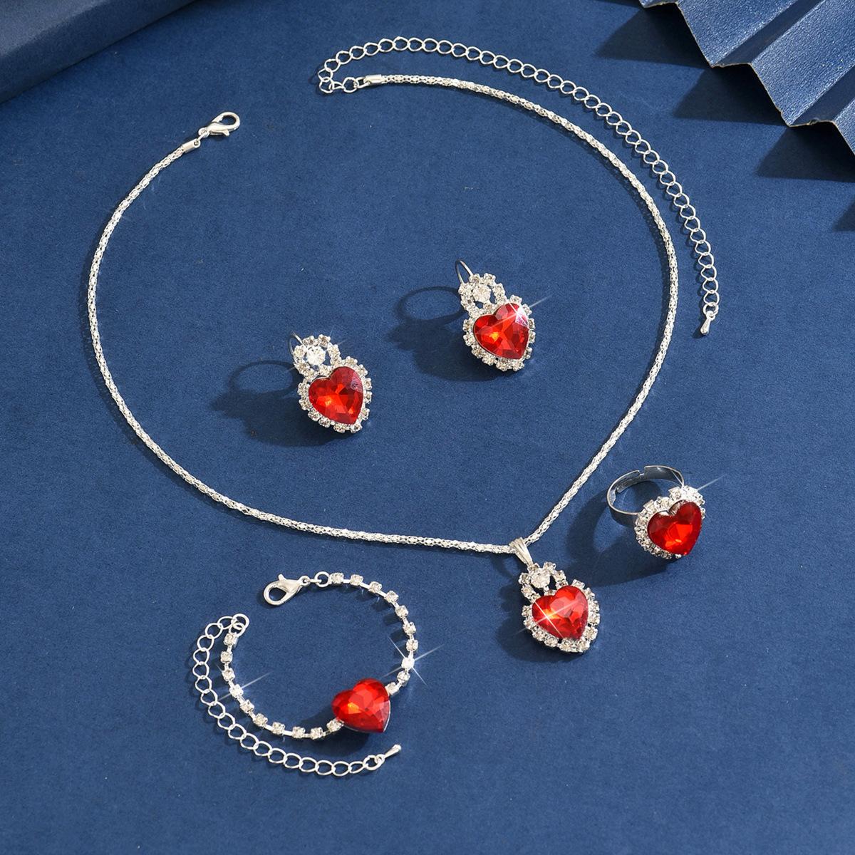 

Fashionable Love Diamond Jewelry Set for Women with a Gentle and Luxurious Design Style
