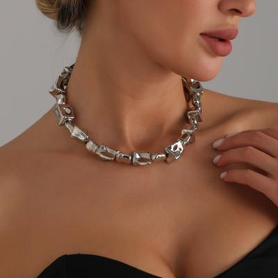 Leichter Luxus Mode geometrisch speziell geformte Halskette Damen unregelmäßige Metalltextur Schlüsselbeinkette mit Perlen