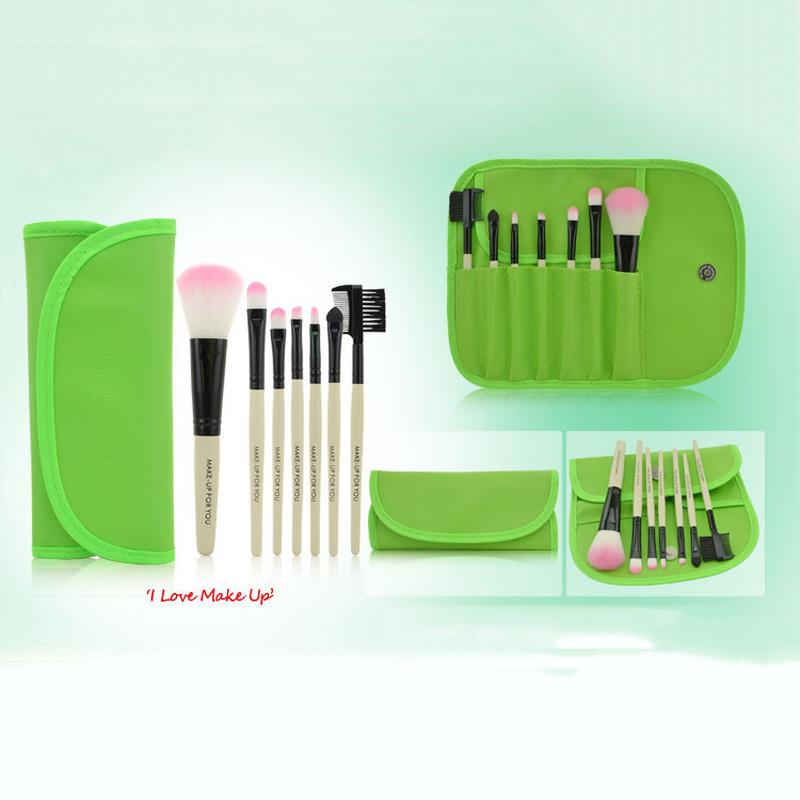 Luxurious 7pcs Makeup Brushes Set With Soft Artificial Fibers And Wooden Handles