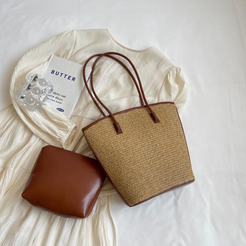 Handmade Wicker Shoulder Bag for Women Bohemian Large Capacity Casual Travel Bag