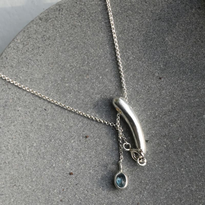 REINDEER GENTLE STONE NECKLACE 10