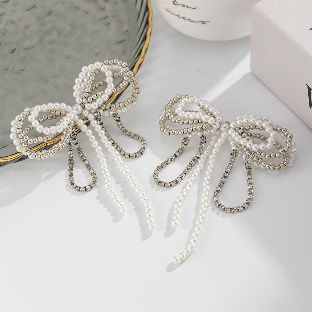 Temperament Imitation Pearl Bow Beaded Necklace Female, Sweet Cool Wind Diamond Chain Fringed Necklace