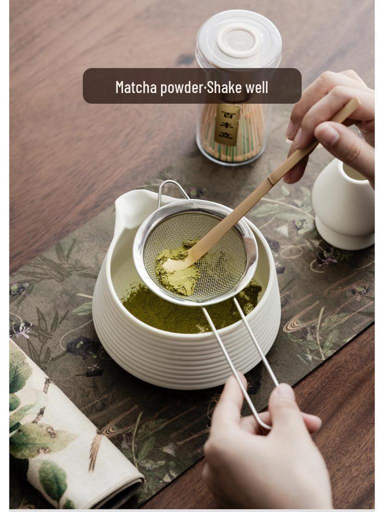 Ręcznie robiona duża japońska ceramiczna miseczka do matchy i zestaw trzepaczki