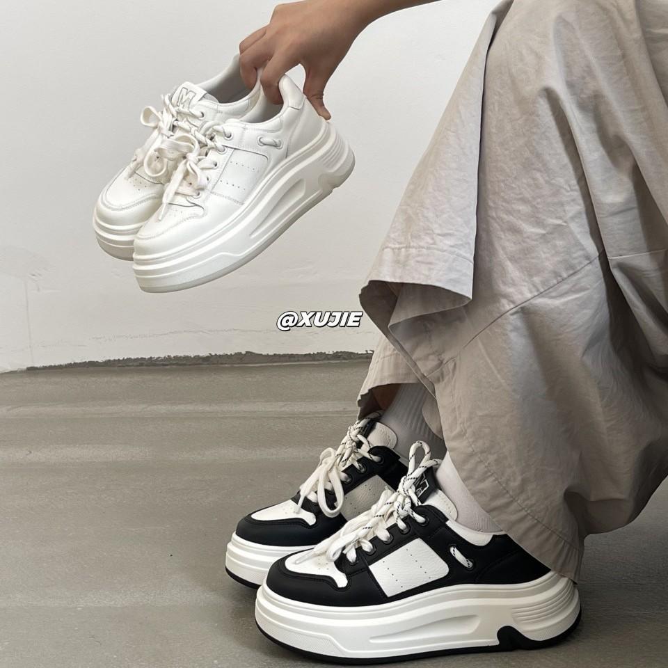 2025 Frühling und Herbst neue beliebte ins trendige leichte rutschfeste dicke Sohle erhöhende lässige Board-Schuhe Leder weiße Schuhe Damen