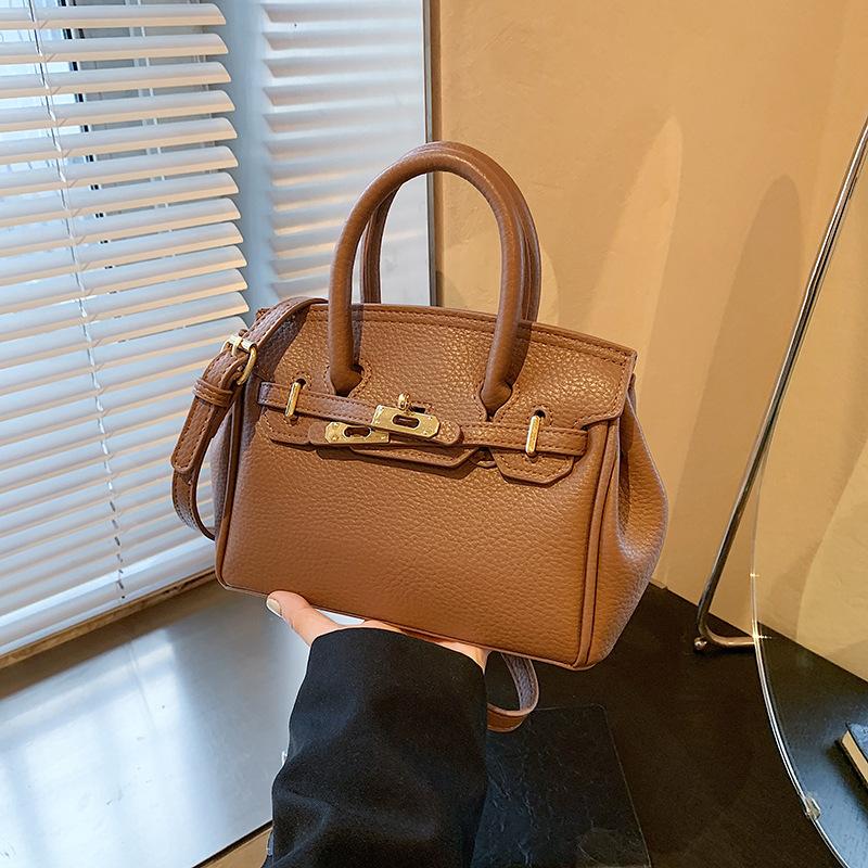 Bag Women's New Shoulder Messenger Bag Fashionable Versatile Handbag